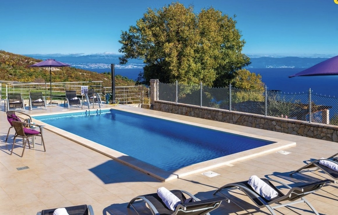 Gorgeous sea-view VillaSol with pool  & BBQ Ferienhaus in Kroatien