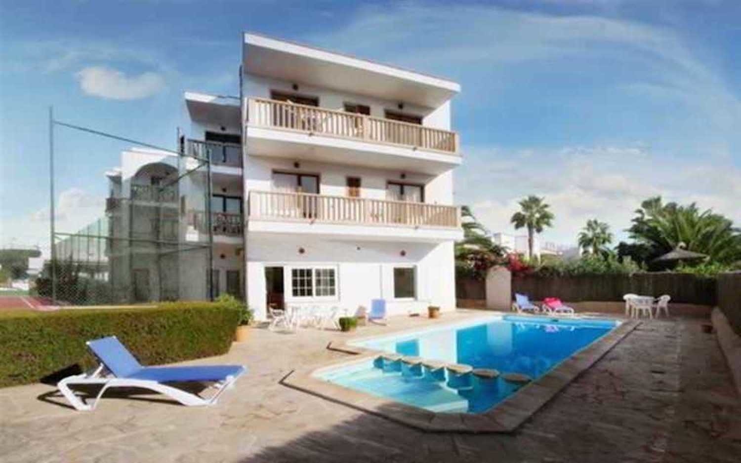 Familien Apartment für 6 Personen Balkon Pool WLAN Küche 200m zum Meer