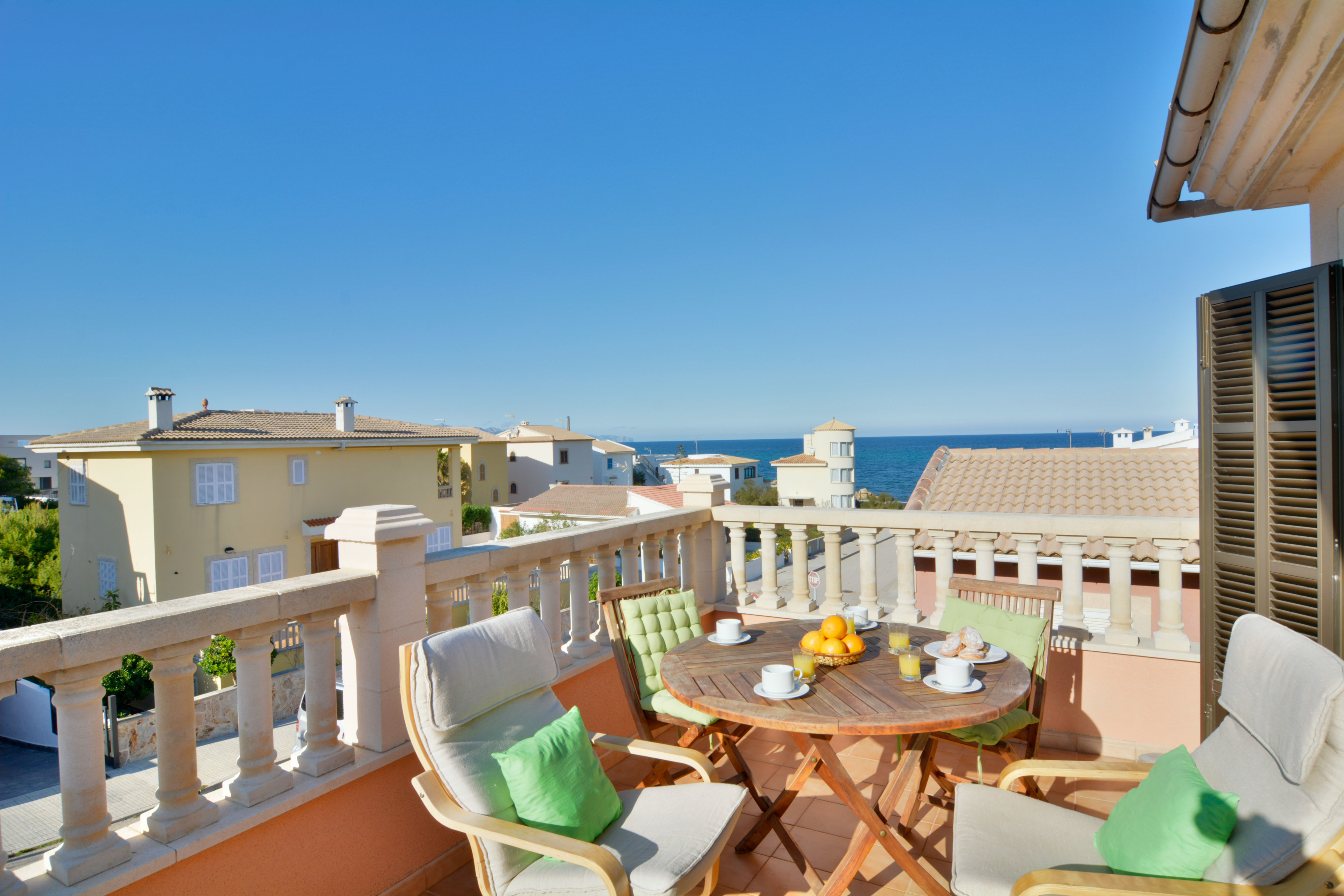Son Serra beach apartment sea views and terrace Ferienwohnung in Spanien
