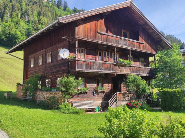 Loya Chalet (WILD32)
