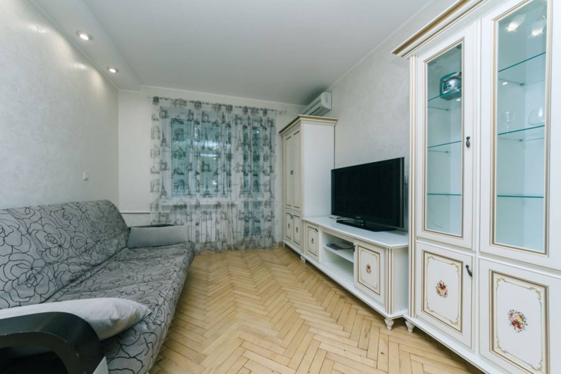 One bedroom Gulliver shopping center Palace Sports