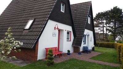 Foto 1 Ferienhaus Ostfriesland Carolinensiel Grietje II (blaues Haus rechts) (Objekt 92326) buchen