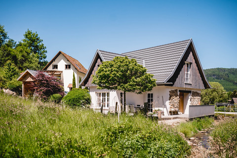 Idyllisch gelegenes Ferienhaus AM BAECHLE (HOST100) direkt an romantischem Bergbach gelegen 1
