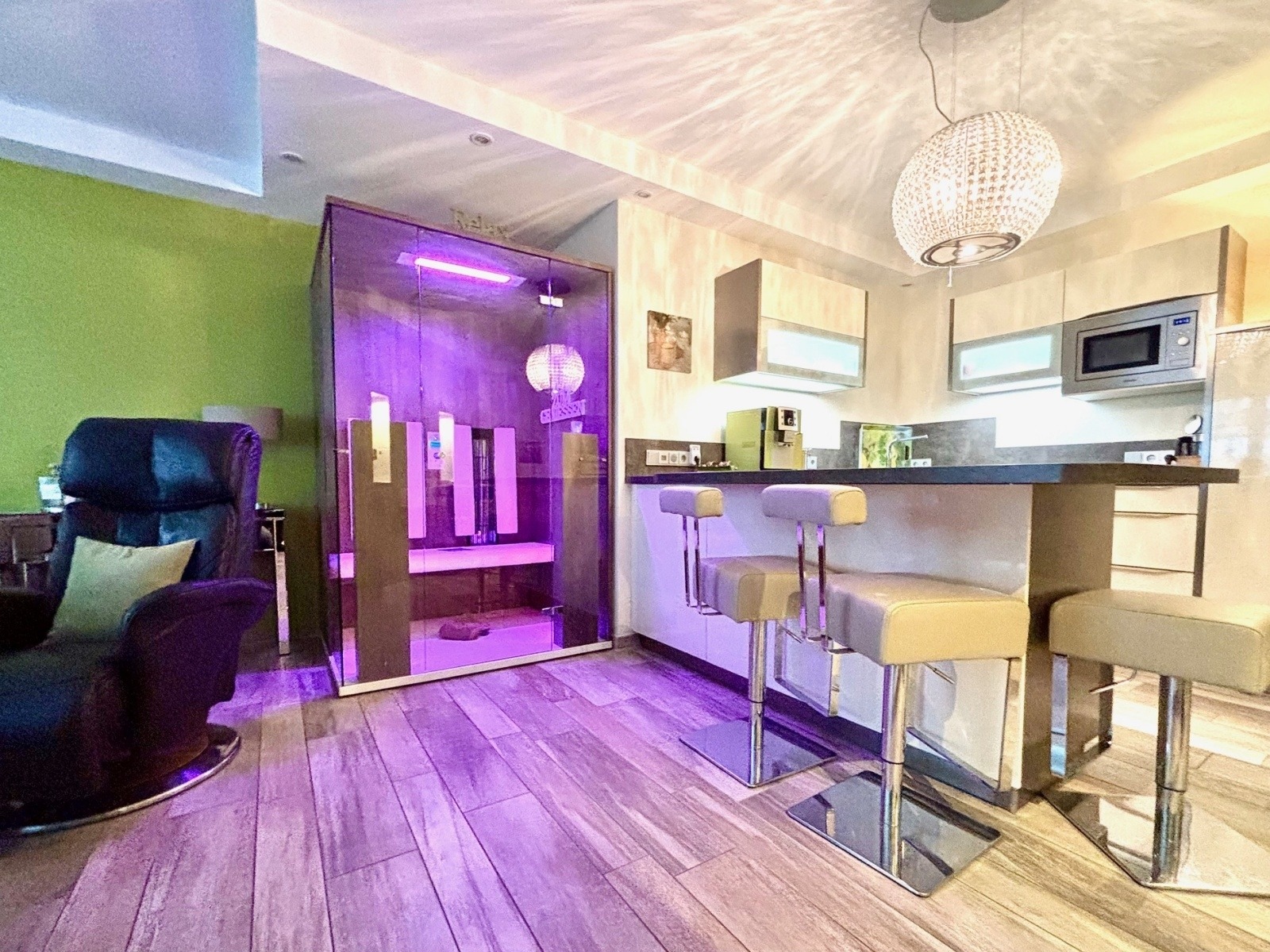 Luxus-Ferienwohnung mit Infrarot-Sauna, Massagesessel, Terrasse & Strandnähe in Zingst by FeWo-Plan – Bild 6