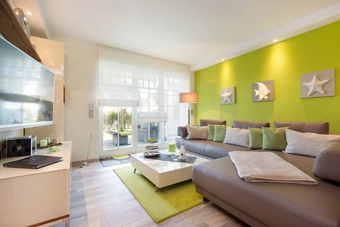 Luxus-Ferienwohnung mit Infrarot-Sauna, Massagesessel, Terrasse & Strandnähe in Zingst 1