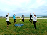 Yoga auf dem Deich am Schönberger Strand